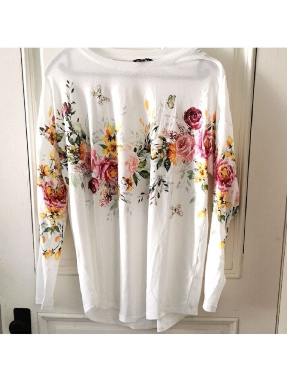 ShallWe novelty print floral butterfly cottagecore T-shirt Size large. EUC